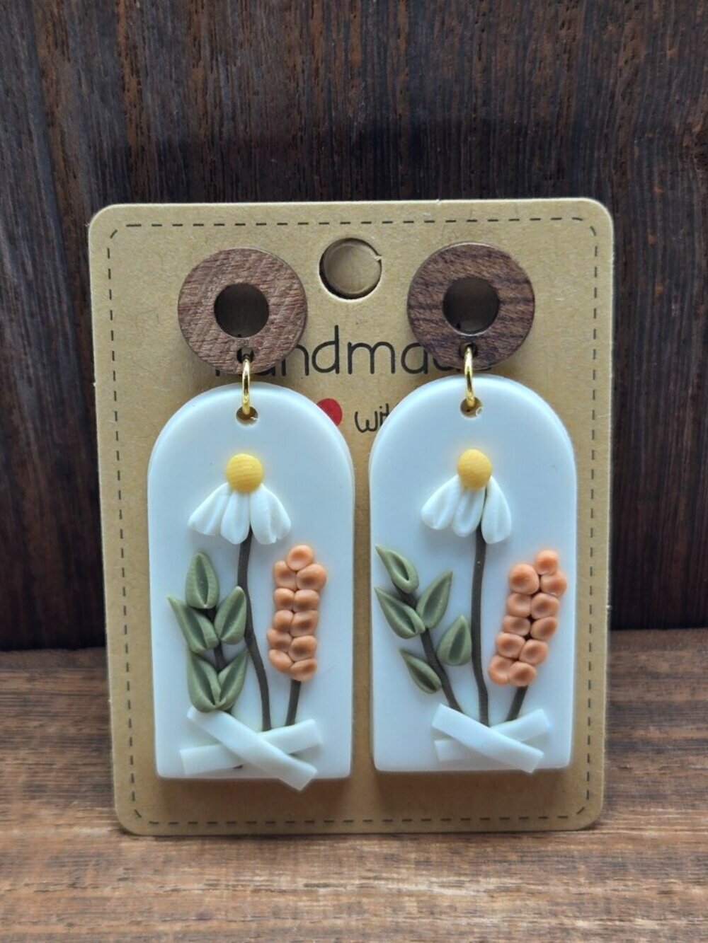 NWT Floral White Daisy Polymer Clay Earrings Pierced Wood Gold Accent Dangle